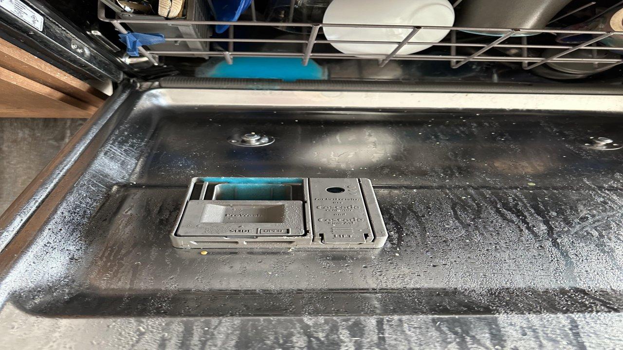 Whirlpool dishwasher not cleaning