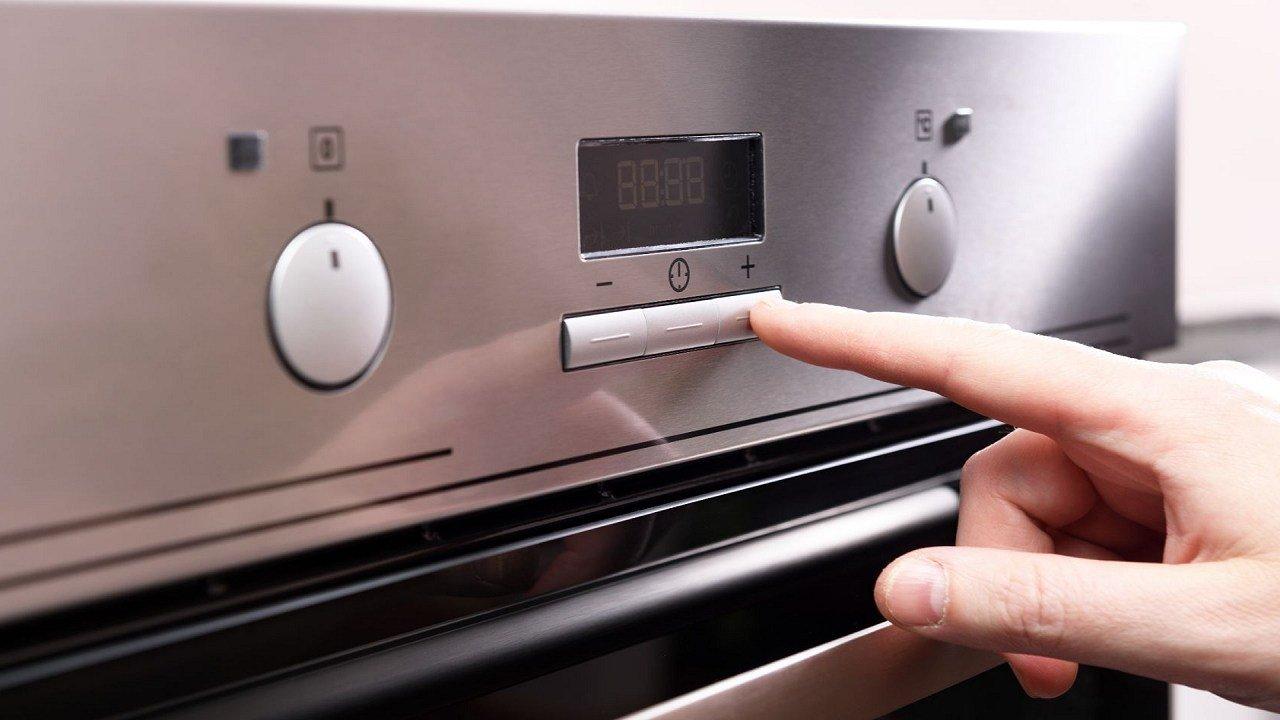 How do I reset the control panel on my oven?
