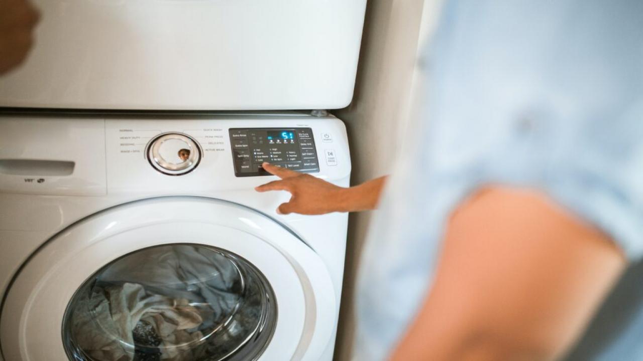 Industry works to measure the realease of microplastic particles in household washing processes