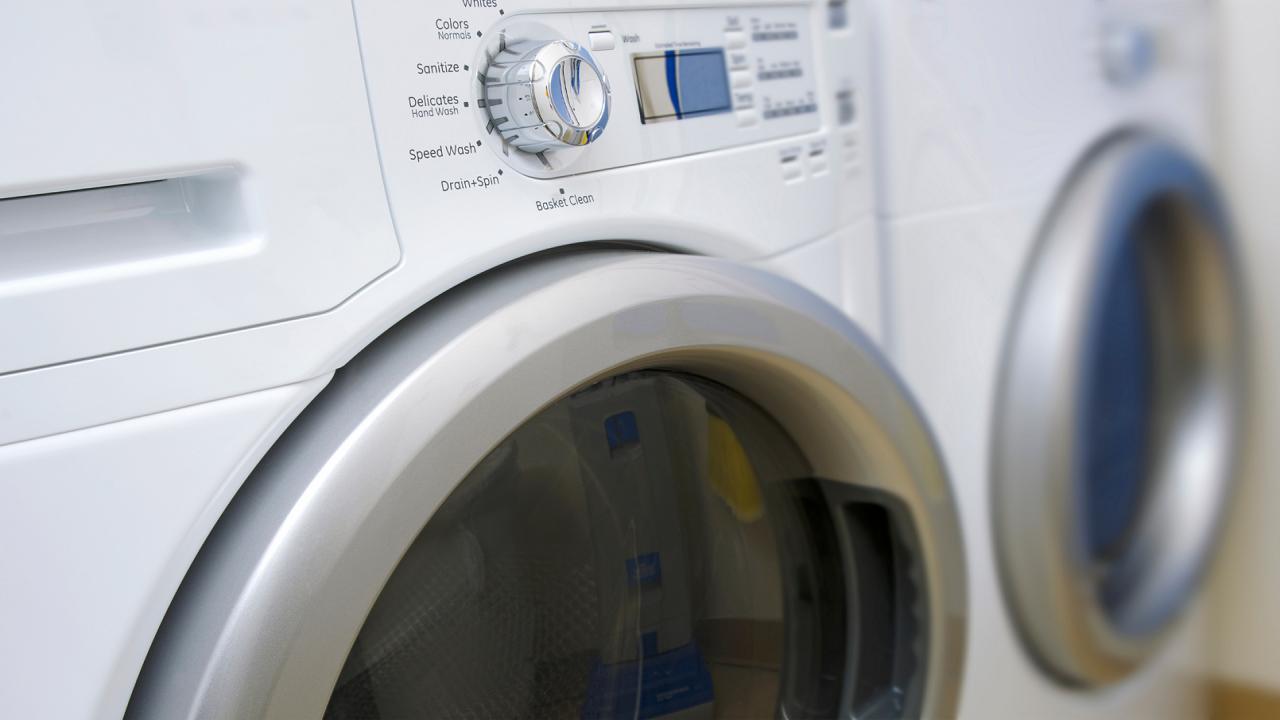 Is there a way to program a dryer to only work 3 days in a week?
