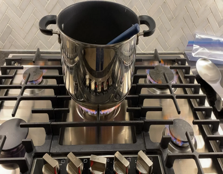 Orange flame okay? Newly installed Bosch gas cooktop with natural gas (by licensed gas fitter), stat